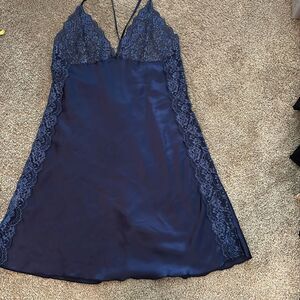 Pierre Cardin Blue nightgown with lace m/l